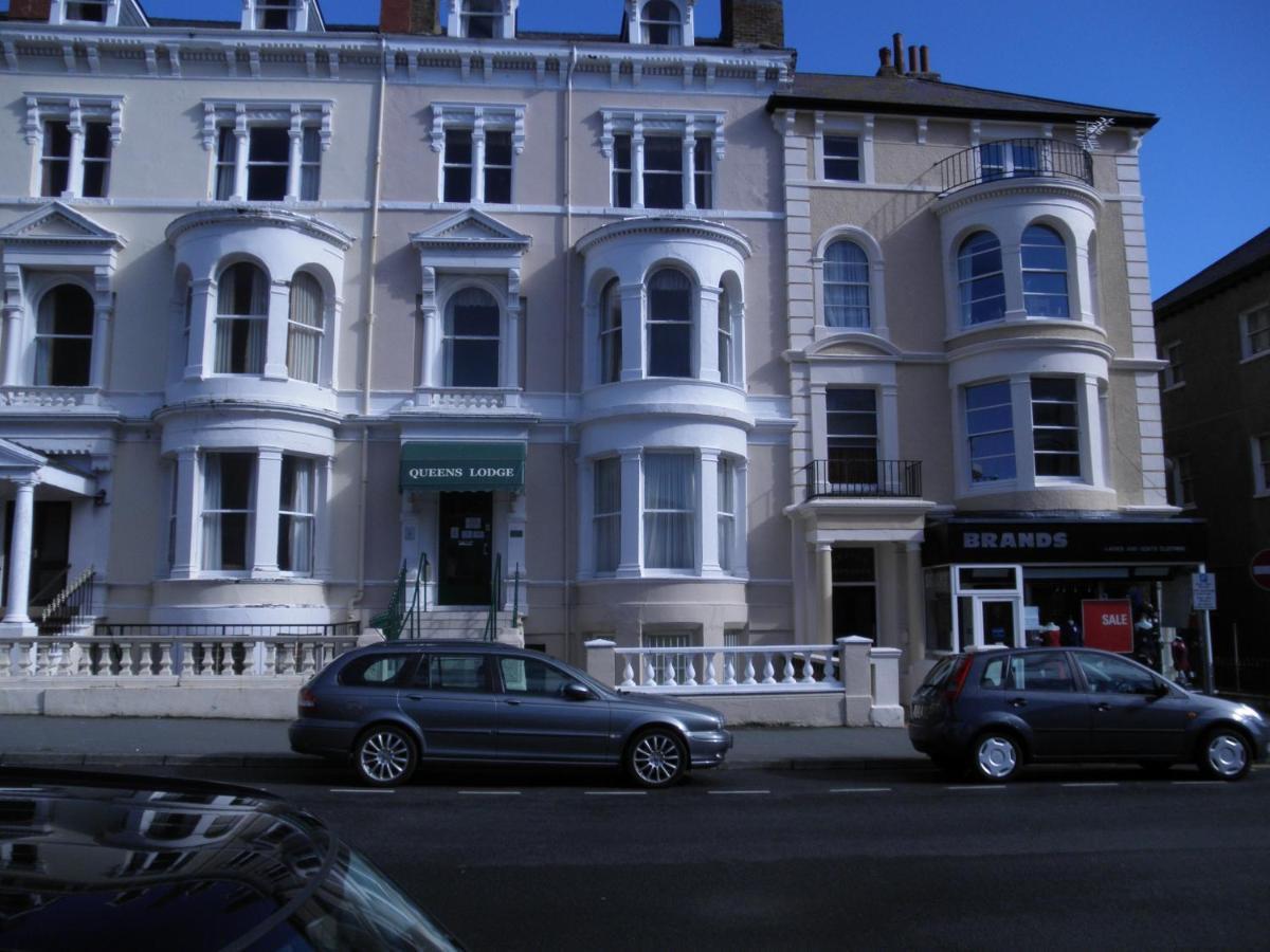 Queens Lodge Λαντούντνο Εξωτερικό φωτογραφία